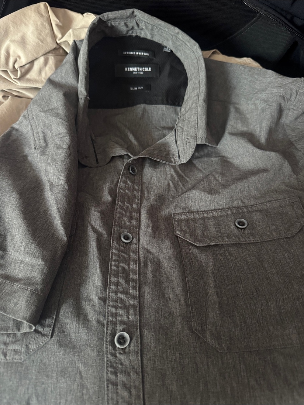 Kenneth Cole Men's Gray Slim Fit flex Button- down short sleeve casual shirt
